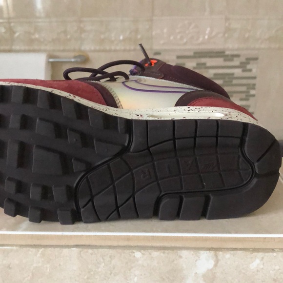 Nike - Picture 4 of 8